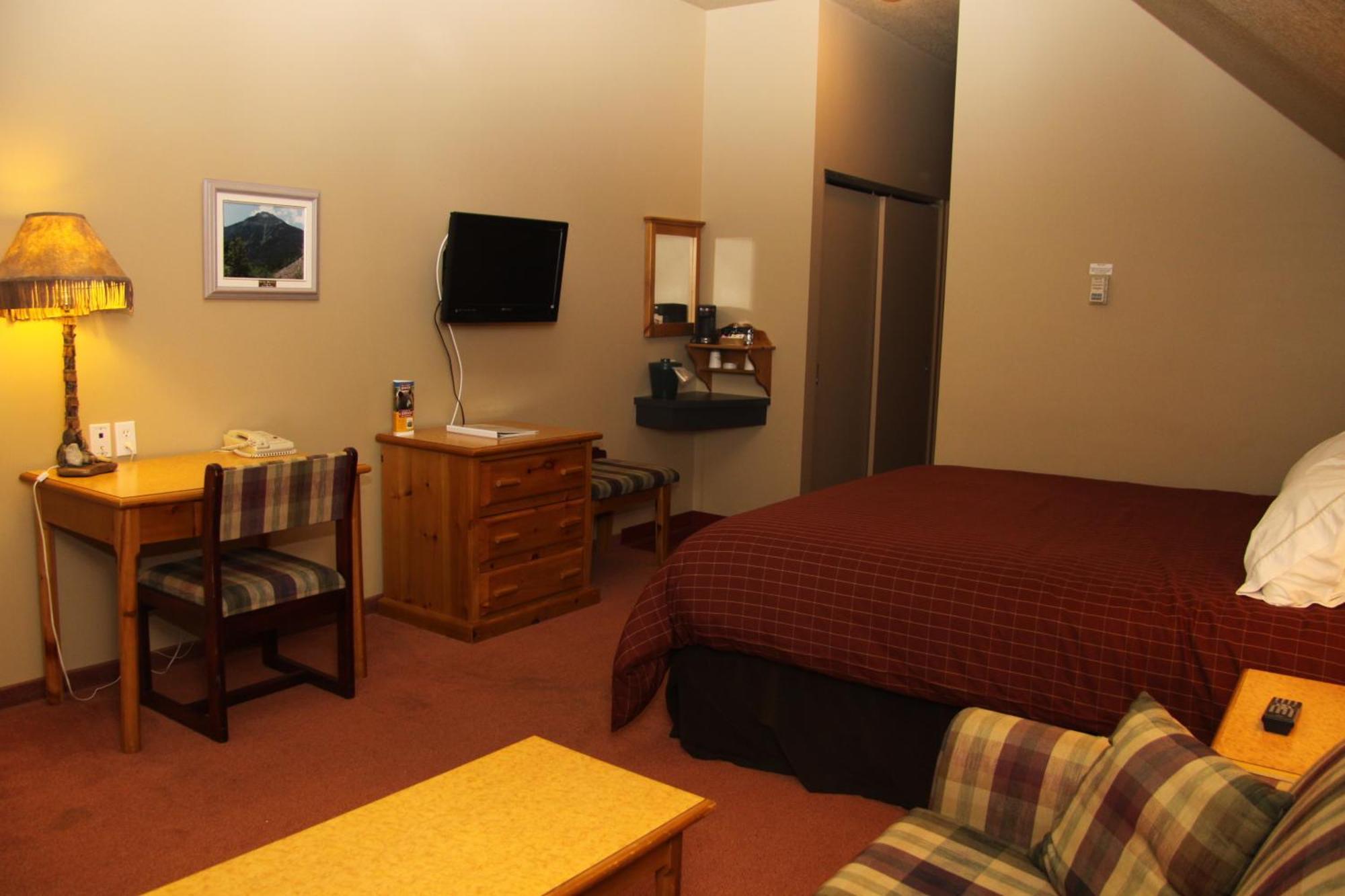 Waterton Lakes Lodge Resort Exterior photo