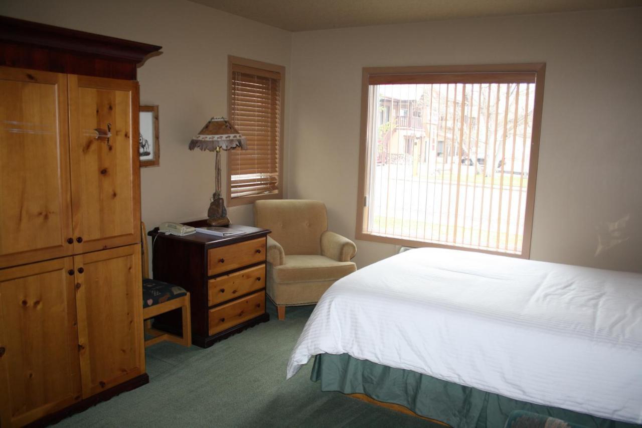 Waterton Lakes Lodge Resort Exterior photo